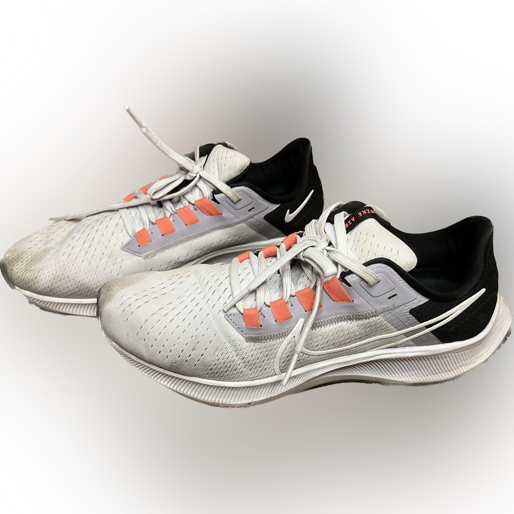 Women's Nike Air Zoom Pegasus 38 White Sneakers Size 9.5
